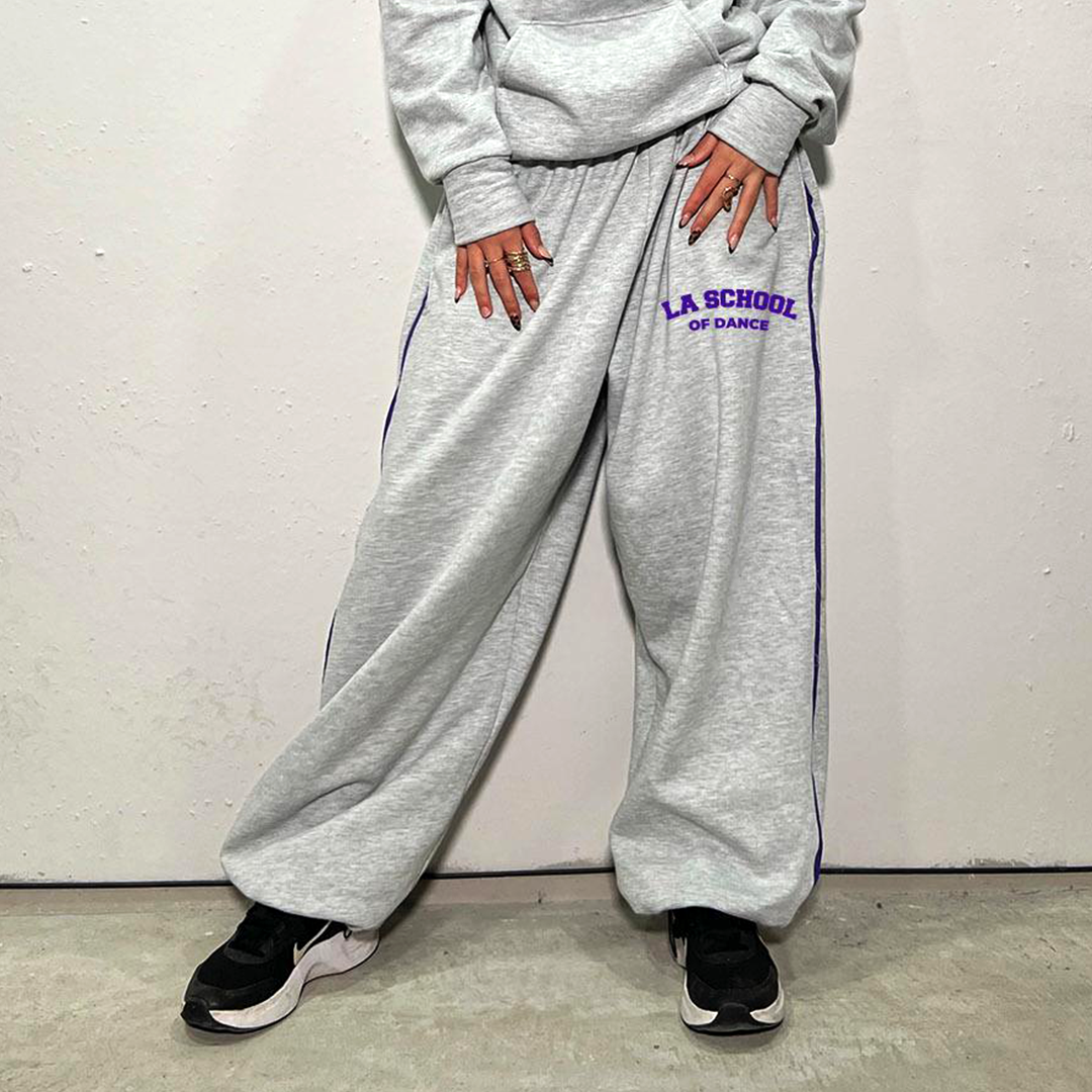 Pantalón gris URBAN RAYA LILA bolsillo trasero